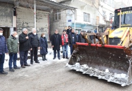 Kapanan ara sokaklarda temizlik yapılıyor