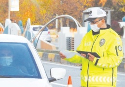 Kapanmanın ilk gününde sokağa çıkan 222 kişiye ceza