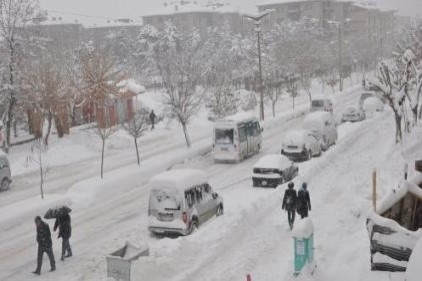 Kar kapıda haberiniz olsun!