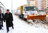 Kar küreme ve tuzlama çalışmaları sürüyor