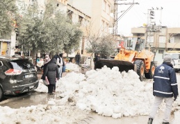Kar küreme ve tuzlama çalışması sürüyor