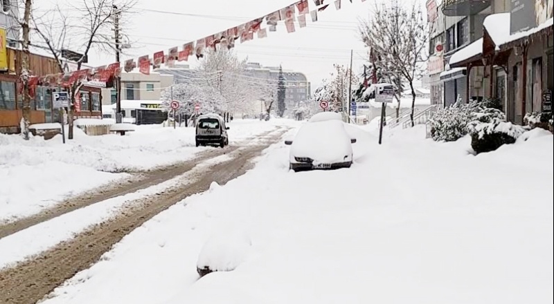 Kar yağışı etkisini sürdürüyor
