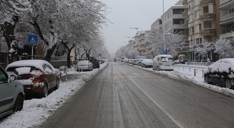 Kar yağışı geç saatlere kadar etkisini sürdürdü