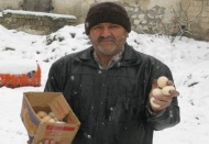 Kar yağışı köy yumurtalarına zam getirdi 