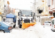 Kar yağışı ve buzlanmaya karşı ekipler 7/24 çalışıyor