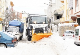 Kar yağışı ve buzlanmaya karşı ekipler 7/24 çalışıyor