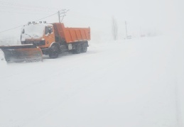 Kar yağışı ve tipi nedeniyle karayolları kapandı