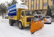 Kar yağışına anında müdahale ediyor