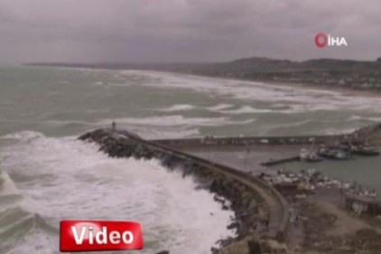 Karaburun&#039;da dev dalgalar!