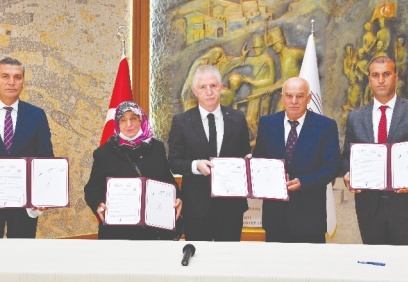 Karaca Çifti, Milli Eğitim’e nakdi bağışta bulundu