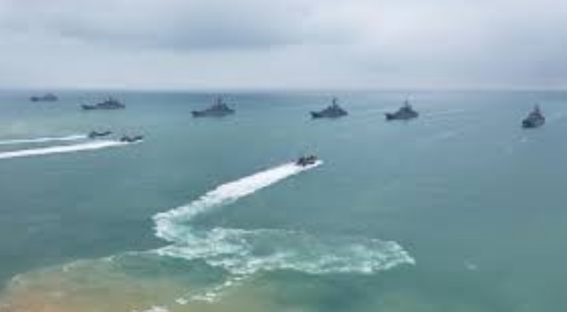 Karadeniz Filosu, Karadeniz'e giren İtalyan fırkateynini izliyor