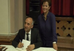 Karadeniz, ikinci kitabını imzaladı