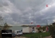 Karadeniz kabardı, dalgalar sahili kapladı