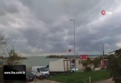 Karadeniz kabardı, dalgalar sahili kapladı