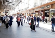 Karagöz ve Gaziler Caddesi insan kaynıyor