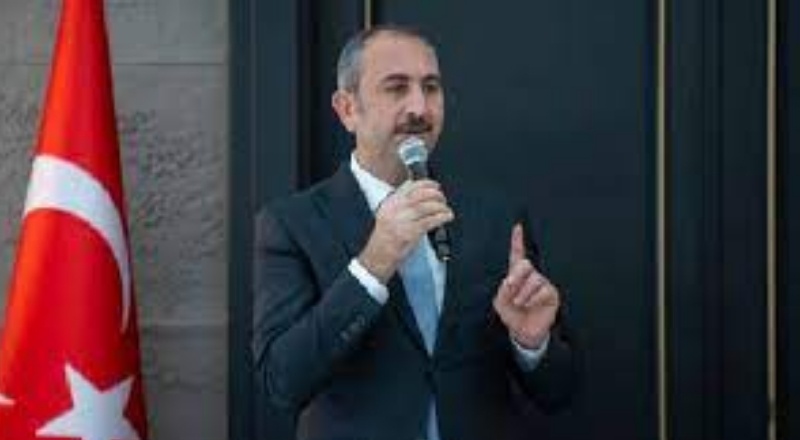 Karar yazarı Akyol: "Abdulhamit Gül iktidar kadrosu içinde hukuk diliyle konuşan tek isimdi"