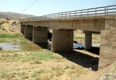 Karasu köprüsü yenilenmeyi bekliyor 