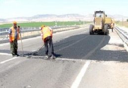 Karasu Köprüsü’ndeki kazalara davetiye çıkaran çatlaklar onarıldı