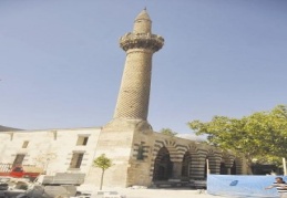 Karatarla Camii onarılmayı bekliyor