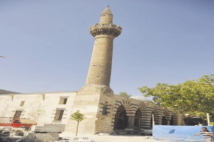 Karatarla Camii onarılmayı bekliyor