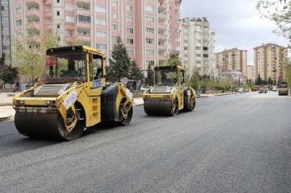 Karataş&#8217;ta asfalt çalışması başladı