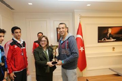 Karate takımı ödüllendirdi