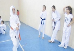 Karateye yeni başlayan sporcular ilk turnuva deneyimlerini yaşadı