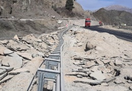 Karayolundaki hasar depremin boyutunu gözler önüne serdi