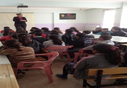 Kardeş köyün okulunu ziyaret ettiler