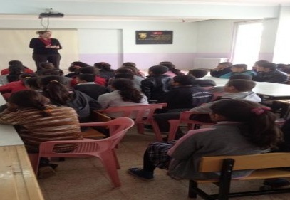 Kardeş köyün okulunu ziyaret ettiler