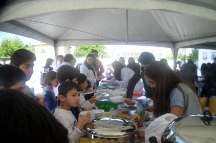 Kardeş okul için kermes