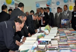 Kardeş okula kütüphane kuruldu