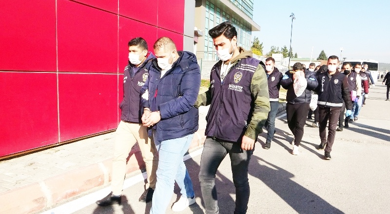 ‘Kargo bizden’ diyerek 41 ilde 82 kişiyi dolandırdılar