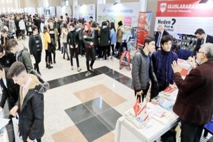 Kariyer günleri kapsamında 35 üniversite stant açtı