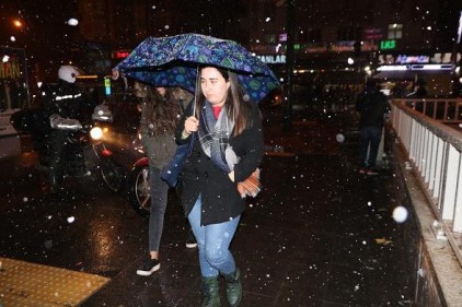 Karla karışık kuvvetli yağmur etkili oluyor