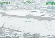 Karla mücadele çalışmaları helikopter destekli sürüyor