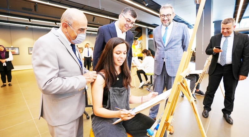 Karma Sergisi’nde toplam 50 eser bulunuyor