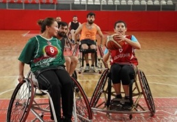 Karşılaşmayı, sığınmacı ve göçmen ailelerinin engelli çocukları da izledi