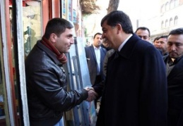 Karşıyaka’da esnafla buluştu