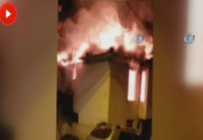 Kartal'da Metruk bina alev alev yandı