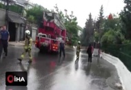 Kartal'da villanın çatısına yıldırım düştü