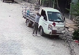 Kasasında 2 tüp bulunan kamyonet çalındı