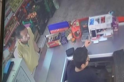Kasiyerin cep telefonunu saniyeler içerisinde çaldı