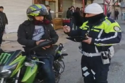 Kask takmayan motosikletlilere geçit yok
