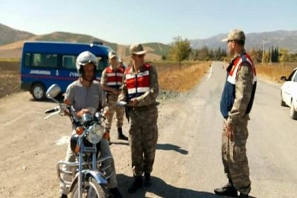 Kasksız motosiklet sürücülerine geçit yok