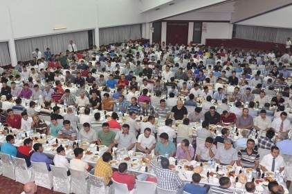 Kaşmir halı ve Topçuoğlu otomotiv çalışanları iftar yemeğinde buluştu