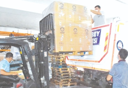 Kastamonu'ya iki kamyon insani yardım malzemesi gönderildi