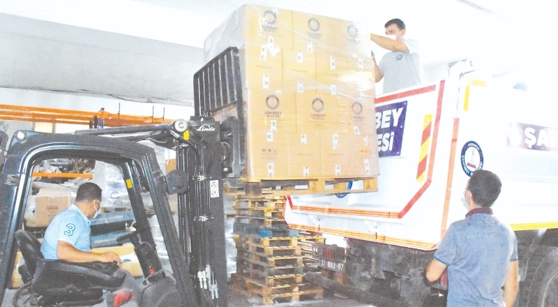 Kastamonu'ya iki kamyon insani yardım malzemesi gönderildi