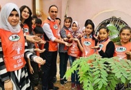 Katıoğlu çocuklar ile toprak çapalayıp tohum dikti