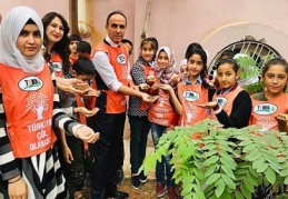 Katıoğlu çocuklar ile toprak çapalayıp tohum dikti